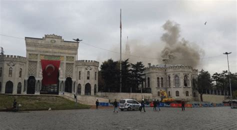 İ­s­t­a­n­b­u­l­ ­Ü­n­i­v­e­r­s­i­t­e­s­i­­n­d­e­ ­y­a­n­g­ı­n­